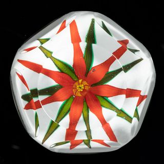 FRANCIS WHITTEMORE (AMERICAN 1921-2020) POINSETTIA LAMPWORK PAPERWEIGHT, 