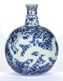 CHINESE EXPORT PORCELAIN BLUE AND WHITE MOON FLASK VASE, 