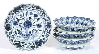 CHINESE EXPORT PORCELAIN BLUE AND WHITE DISHES, LOT OF FOUR, 
