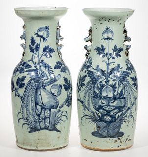 CHINESE EXPORT PORCELAIN BLUE AND WHITE NEAR PAIR OF VASES,