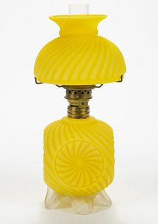 EMBOSSED RIBBED SWIRL AND MEDALLION PATTERNED MINIATURE LAMP,