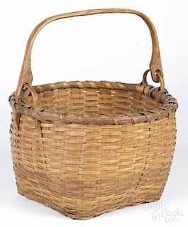 Split oak basket with a swing handle, 9 3/4'' h., 13'' w.