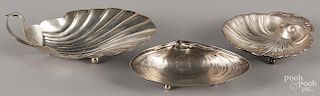 Three sterling silver shell-form dishes, 10.4 ozt.
