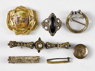 Assorted Victorian jewelry, to include a 14K lingerie pin, two gold-filled pins