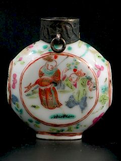 Chinese Famille Rose Porcelain Snuff Bottle 中国粉彩瓷鼻烟壶
