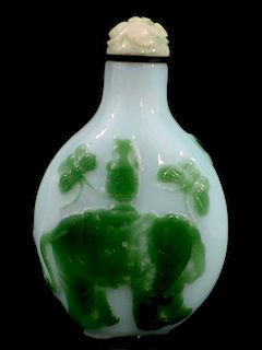 Chinese Peking Glass Snuff Bottle 中国玻璃鼻烟壶