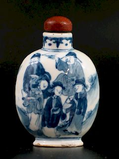 Chinese Blue and White Porcelain Snuff Bottle. Yongzheng Mark. 中国青花瓷鼻烟壶，雍正款