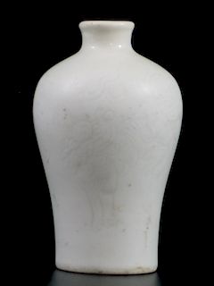 Chinese Blanc de Chine Carved Porcelain Meiping Snuff Bottle. 中国白瓷刻花鼻烟壶