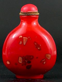 Chinese Red Glass Snuff Bottle. 中国红色玻璃鼻烟壶