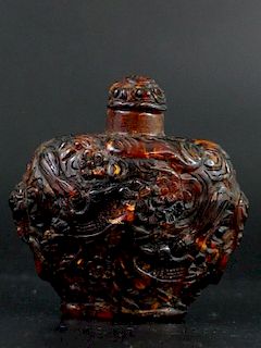 Chinese Carved Amber Snuff Bottle 中国琥珀鼻烟壶