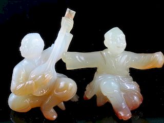 Two Chinese Agate Figures. 中国玛瑙人物2件