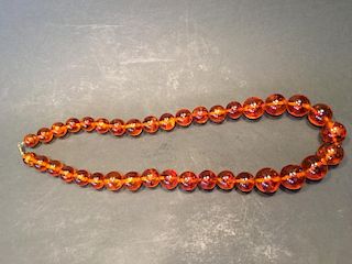 OLD Chinese Amber Necklace, 29" long. Bggest bead 1" diameter 中国古老琥珀项链，长29英寸。bggest珠直径1英寸