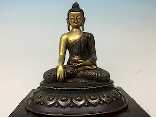 ANTIQUE Chinese Bronze Silver Gilt Buddha, 18th Century. 7 3/4" high 中国古代镀银青铜佛像，18世纪,高7.75英寸