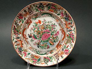 ANTIQUE Chinese Famille Rose Plate with flowers, butterflies, dragons, early 19th Century. 9" wide 中国古代雕有花卉、蝴蝶和龙的粉彩盘