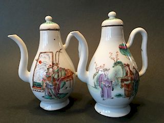 ANTIQUE Chinese Famille Rose teapots with figurines, 18th C, 6 1/2" high 中国古代人物雕像粉彩茶壶，18世纪，高6.5英寸
