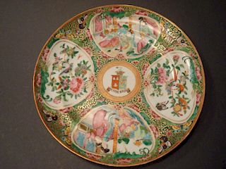 Antique Chinese Rose Medallion Armorial Plate, excellent decorations of armorial. 9", 19th Century 中国古代绘有精美玫瑰纹饰的装饰盘。