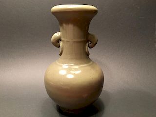 ANTIQUE Chinese Longquan Celadon Vase, Ming. 12" high 中国古代龙泉青瓷花瓶，明。高12英寸