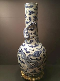 ANTIQUE Chinese Large Blue and White Vase with Dragon on Brass base, late 19th Century. 24 1/2" high 中国大型蓝白龙纹花瓶，黄铜底座，1