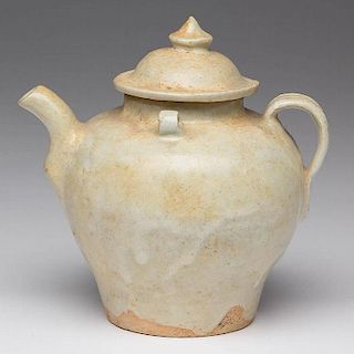 ANTIQUE Chinese White Glaze YingQing teapot, SONG period. 5" high 中国古代白釉茶壶，宋时期。高5英寸