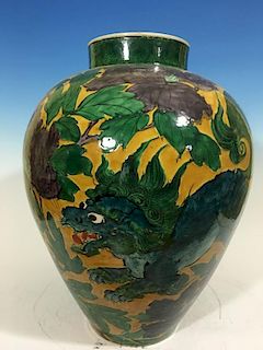 ANTIQUE Huge Japanese Green Jar with two lions, Meiji period, 21" H x 14" wide 日本古代狮纹绿色大罐子，明治时期，高21英寸×宽14