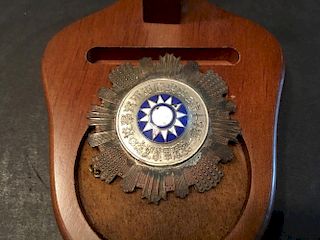 VINTAGE Chinese HUANG Pu Military Graduation Badge, 1942. 2" diameter 古董中国黄埔军校毕业徽章，1942年.直径2英寸