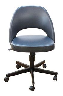 Eero Saarinen Mid-Century Swivel Side Chair