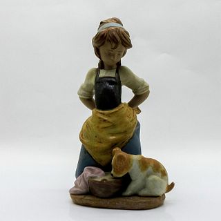 Nosy Puppy 1012096 - Lladro Porcelain Figurine