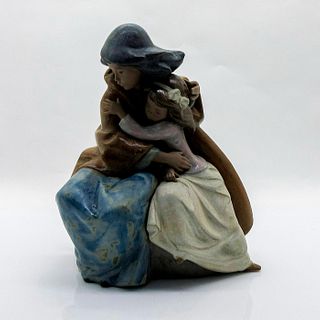 Sisterly Love 1012206 - Lladro Porcelain Figurine