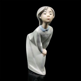 Girl Kissing 1014873 - Lladro Porcelain Figurine