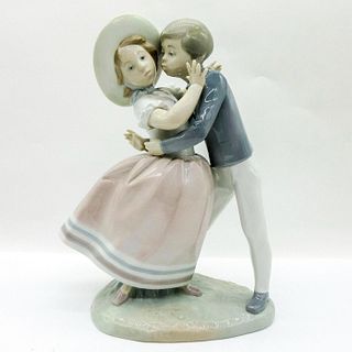 Waltz Time 1004856 - Lladro Porcelain Figurine