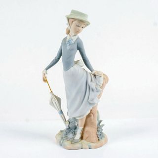 Young Lady in Trouble 1014912 - Lladro Porcelain Figurine