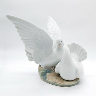 Love Nest 1006291 - Lladro Porcelain Figurine