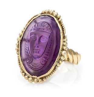 A Yellow Gold and Amethyst Cameo Ring, 9.30 dwts.