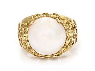 An 18 Karat Yellow Gold and Mabe Pearl Ring, 5.30 dwts.