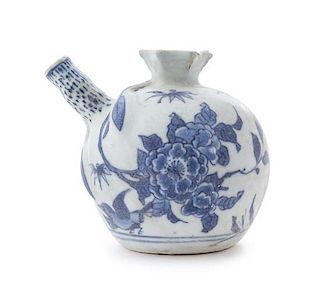 A 'Hatcher Cargo' Blue and White Porcelain Water Dropper Height 3 1/4 inches. 中國外銷瓷青花花卉紋石榴形水盂，明清交替期，17世