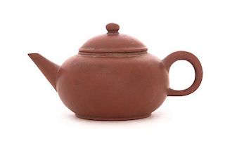 A Yixing Pottery Teapot Height 3 inches. 宜興紫砂壺，19世紀末，高3英吋