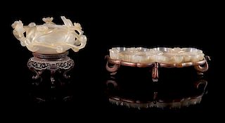An Agate Coupe and Brushwasher Height 4 1/2 inches overall of tallest. 瑪瑙雕水盂及筆舔，最高4.5英吋