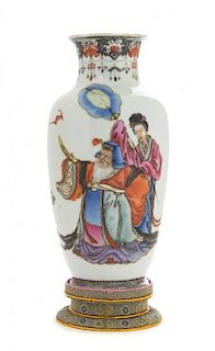 * A Famille Rose Porcelain Vase Height 8 3/8 inches. 粉彩人物圖瓶，20世紀初，高8.375英吋