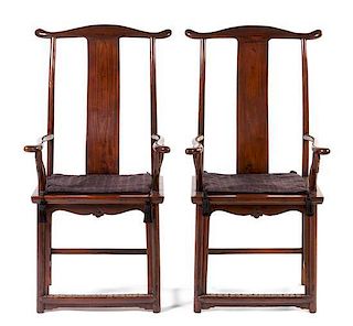 A Pair of Elmwood Official's Hat Chairs, Sichutouguanmaoyi Height 48 1/2 inches. 榆木四出頭官帽椅一對，19世紀，高48.5英吋