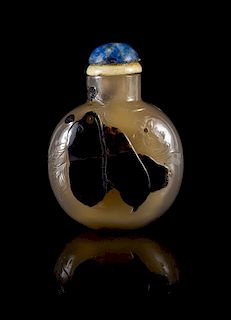 * A Shadow Agate Snuff Bottle Height 2 1/2 inches. 瑪瑙鼻煙壺，高2.5英吋
