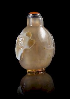 An Agate Snuff Bottle Height 2 1/2 inches. 瑪瑙鼻煙壺，高2.5英吋