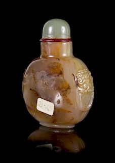A Shadow Agate Snuff Bottle Height 2 3/4 inches. 瑪瑙鋪首耳鼻煙壺，高2.75英吋
