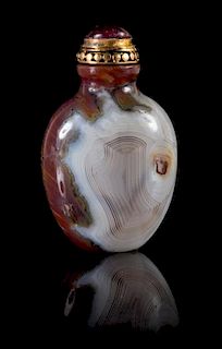 A Banded Agate Snuff Bottle Height 2 1/8 inches. 瑪瑙小鼻煙壺，高2.125英吋