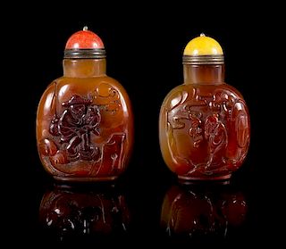 Two Carved Agate Snuff Bottles Height of larger 3 1/4 inches. 瑪瑙鼻煙壺兩件，最大高3.25英吋
