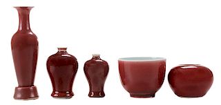 Five Copper-Glazed Porcelain Table 铁红釉瓶、碗、罐共五只，最高的高6.25英寸,康熙款