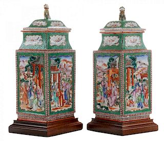 Pair Famille Rose Vases of Diamond 粉彩四方形开光人物庭院纹盖瓶，13英寸，19世纪，中国