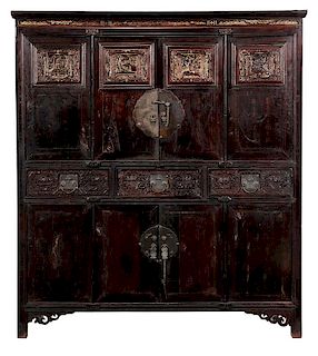 Chinese Carved and Parcel Gilt Cabinet 金漆浅雕八门大橱,70*60*23英寸,19世纪晚期,中国