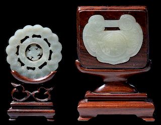 Carved Jade Disc and a [Ruyi]-Form 带硬木托架法轮纹玉珰和云纹寿字锁片，玉珰直径2.25英寸，锁片2*2.25英寸，中国