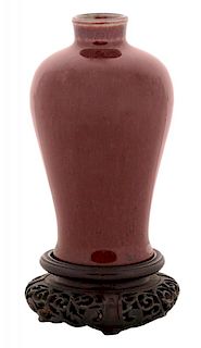 Finely Modeled [Sang de Boeuf] Meiping 铁红釉梅瓶带底座，高6.5英寸，或18世纪，中国