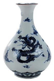 Blue and White Porcelain Dragon Vase 青花云龙纹撇口玉壶春瓶,9.25英寸,中国